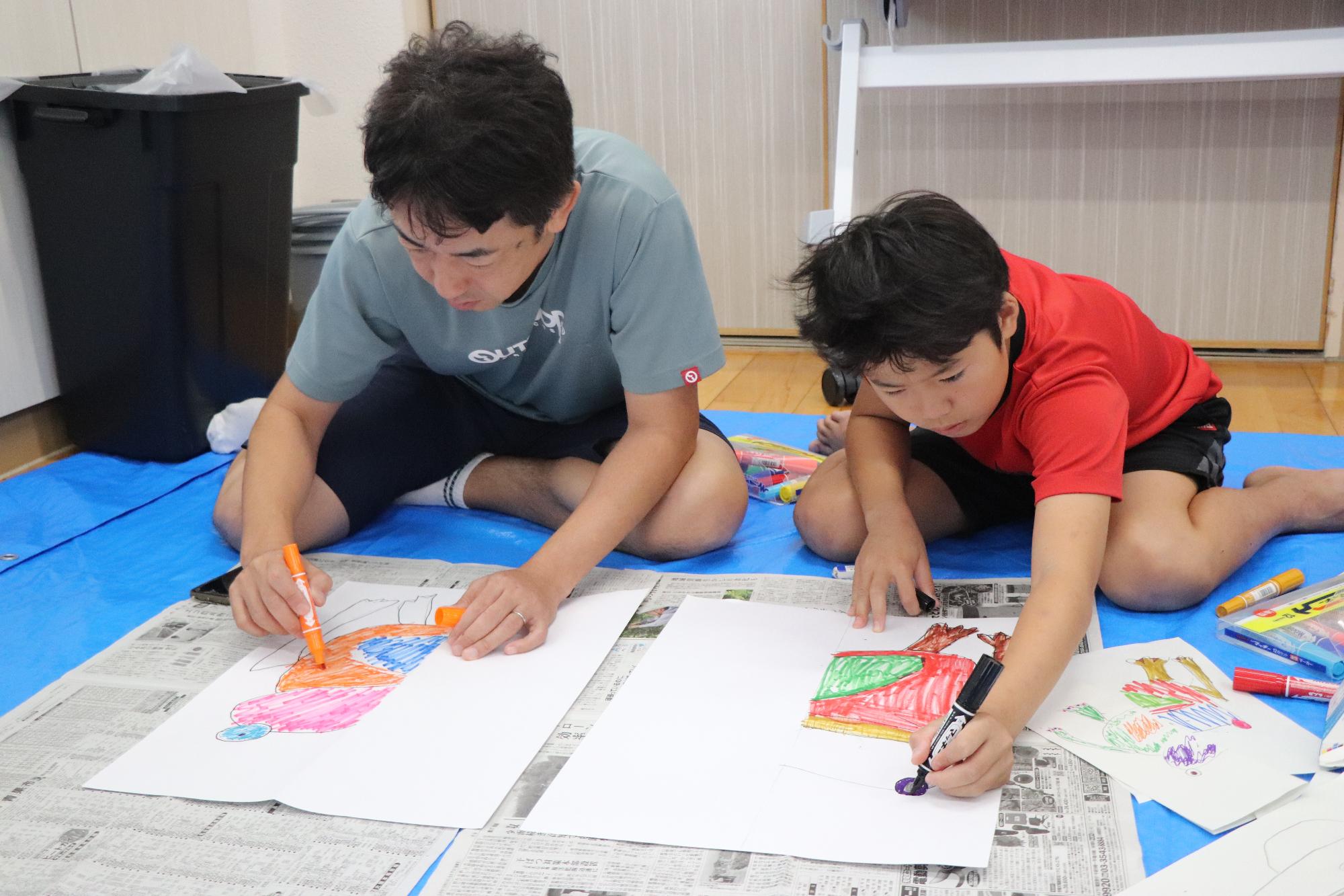 絵の具で色塗り