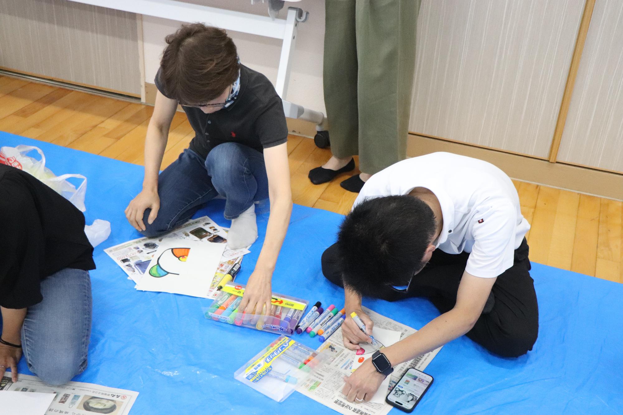 絵の具で色塗り
