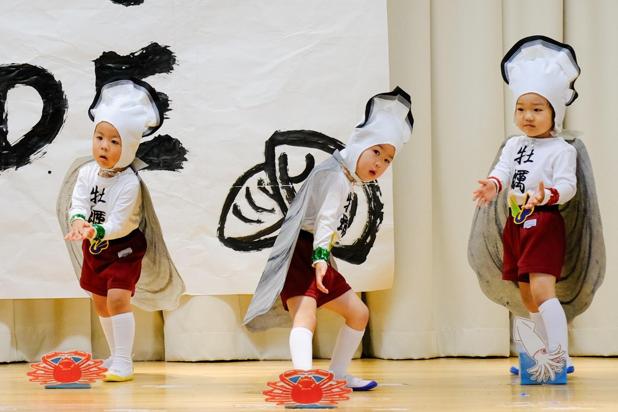 アドイケモードを踊る子どもたち