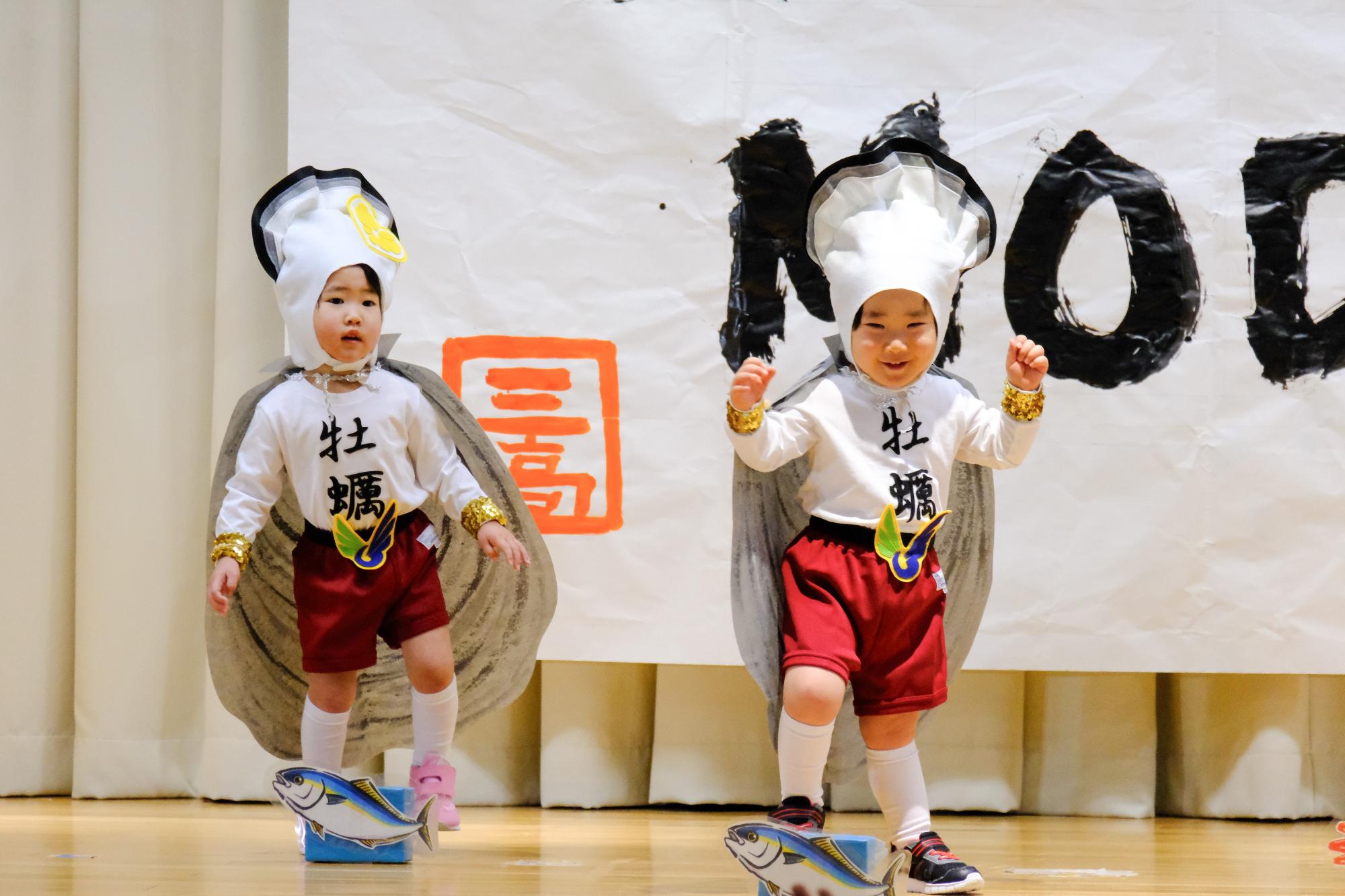 アドイケモードを踊る子どもたち