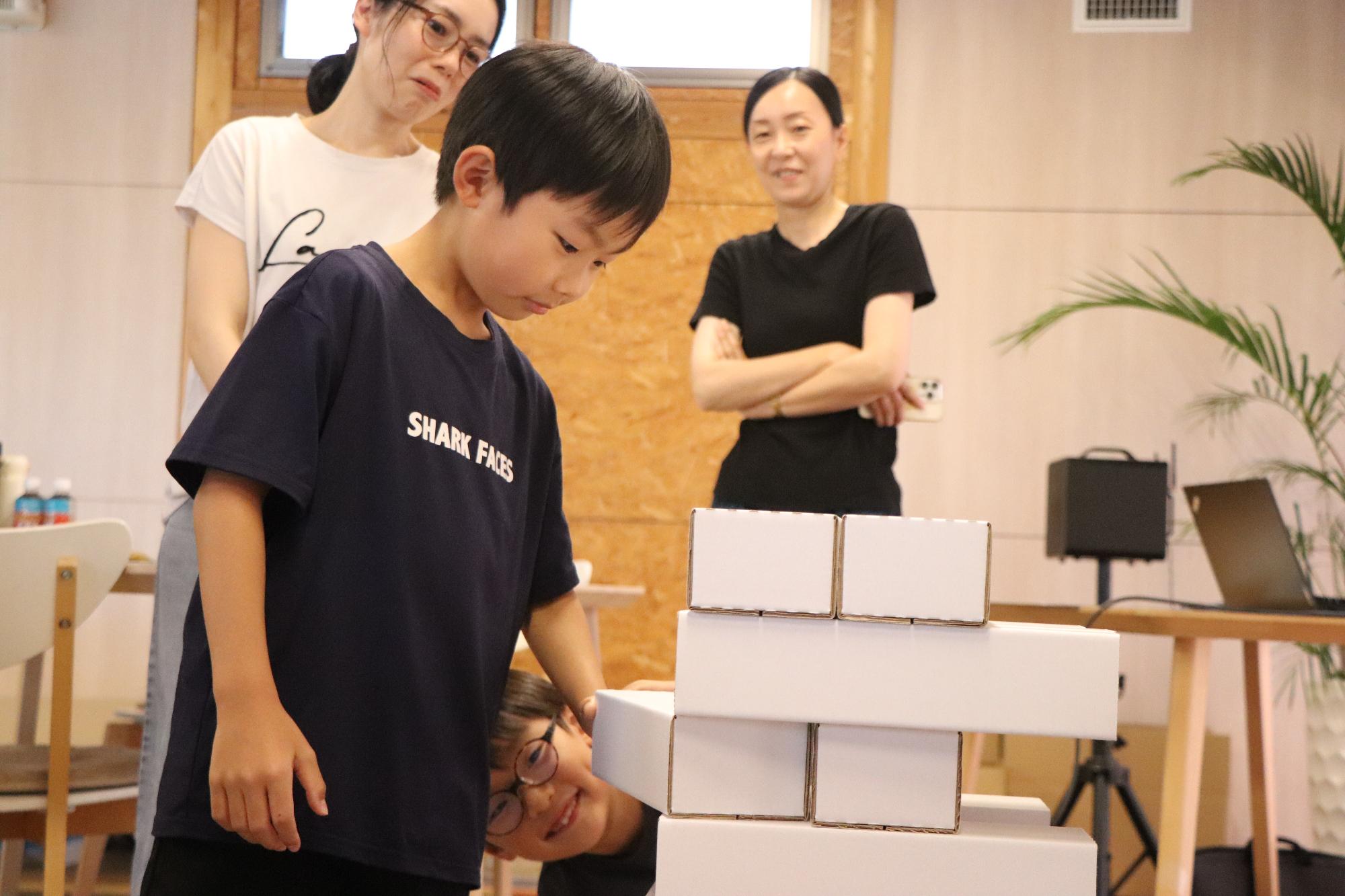 段ボールジェンガ対決