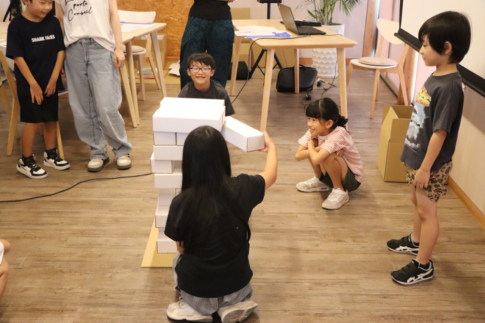 段ボールジェンガ対決