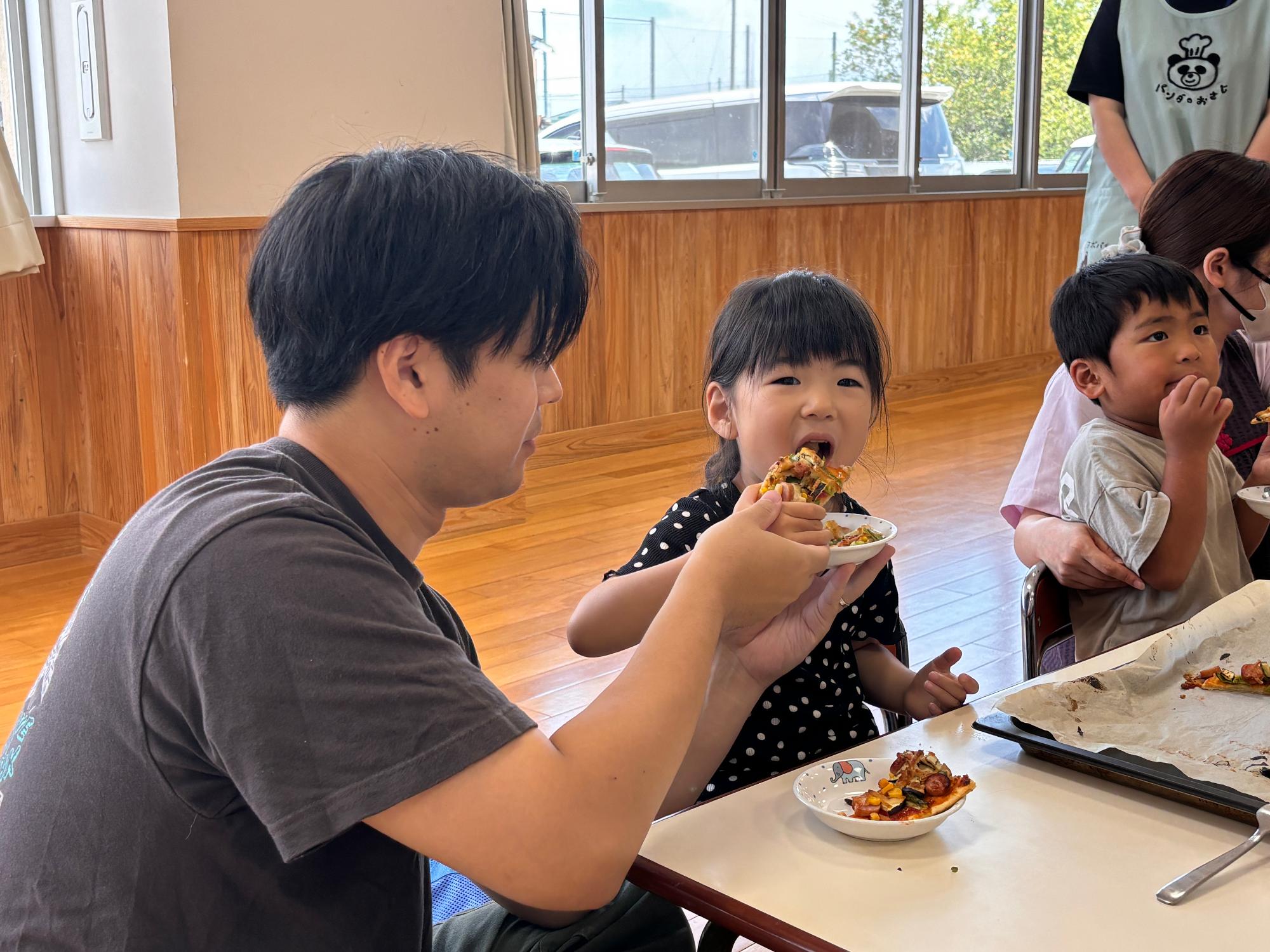 食べる様子