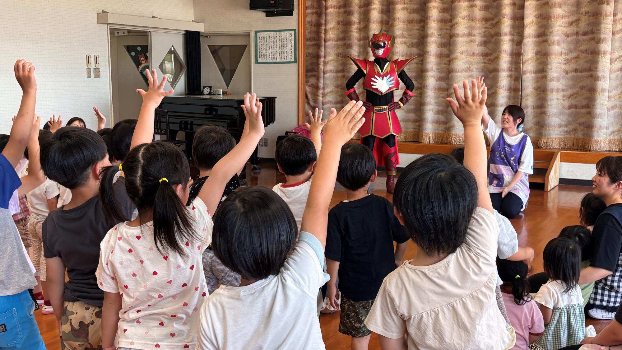 てくてくデーにご当地ヒーロー『てぶくろマン』登場😆〜丹生こども園で交通安全教室開催🚩〜