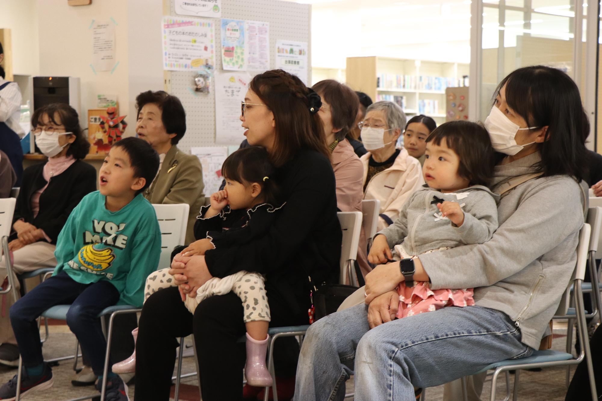こいのぼりを空に上げる由来を説明