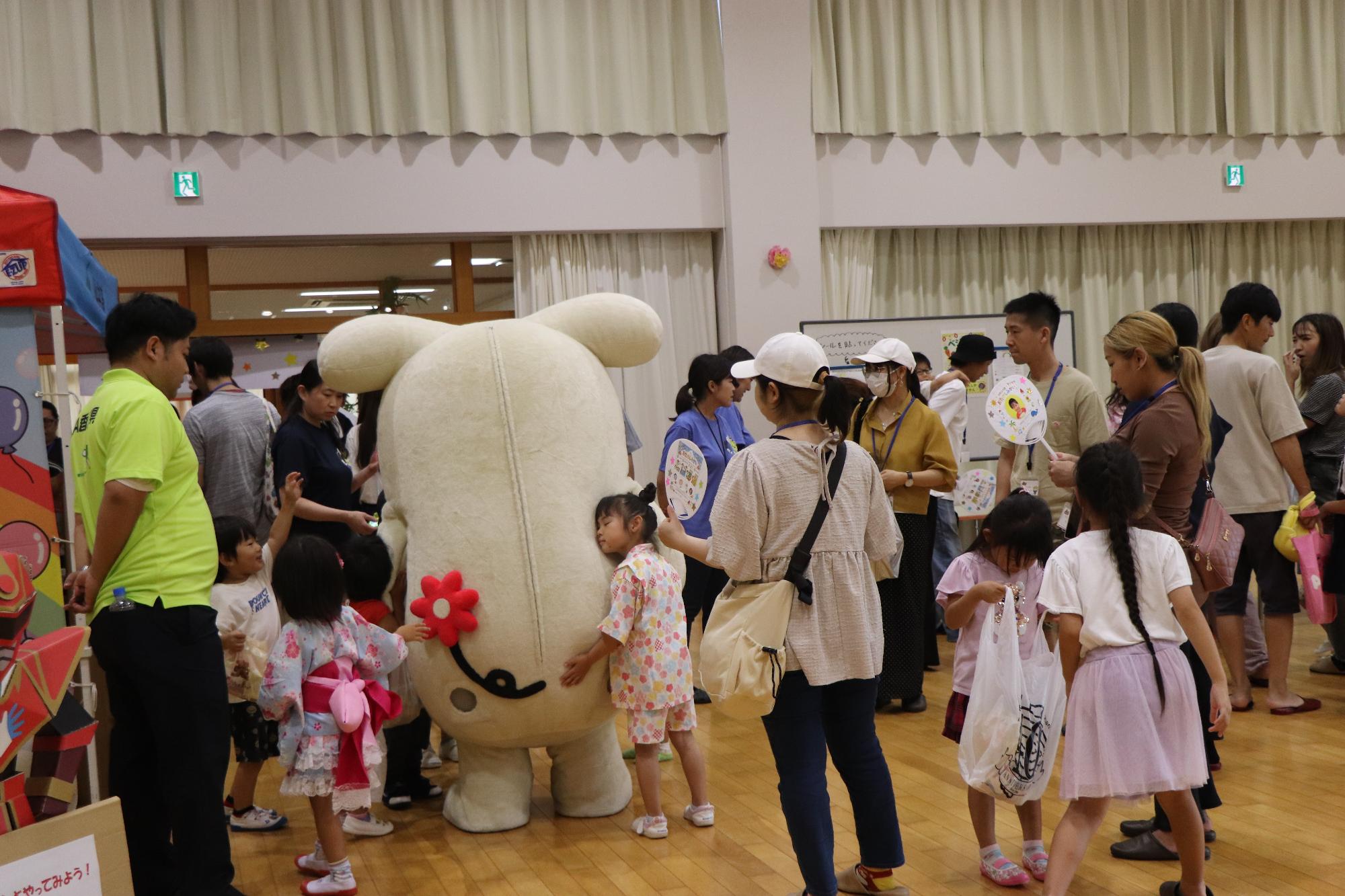 賑わう会場