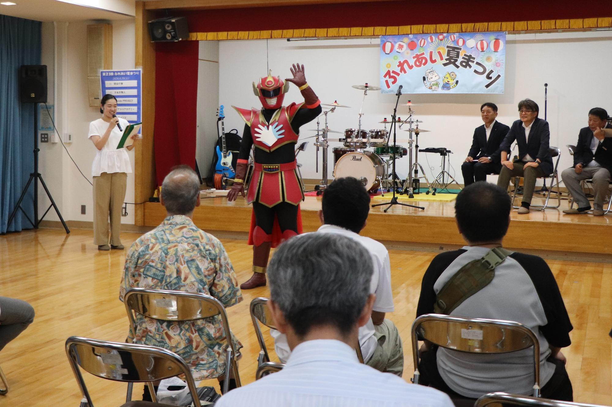10周年を迎える本市ご当地ヒーロー「てぶくろマン」が登場