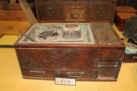 角火鉢
