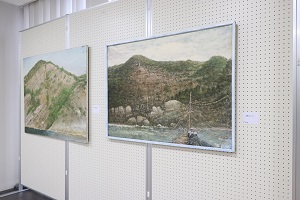 展示されている板坂忠さんの風景画の写真