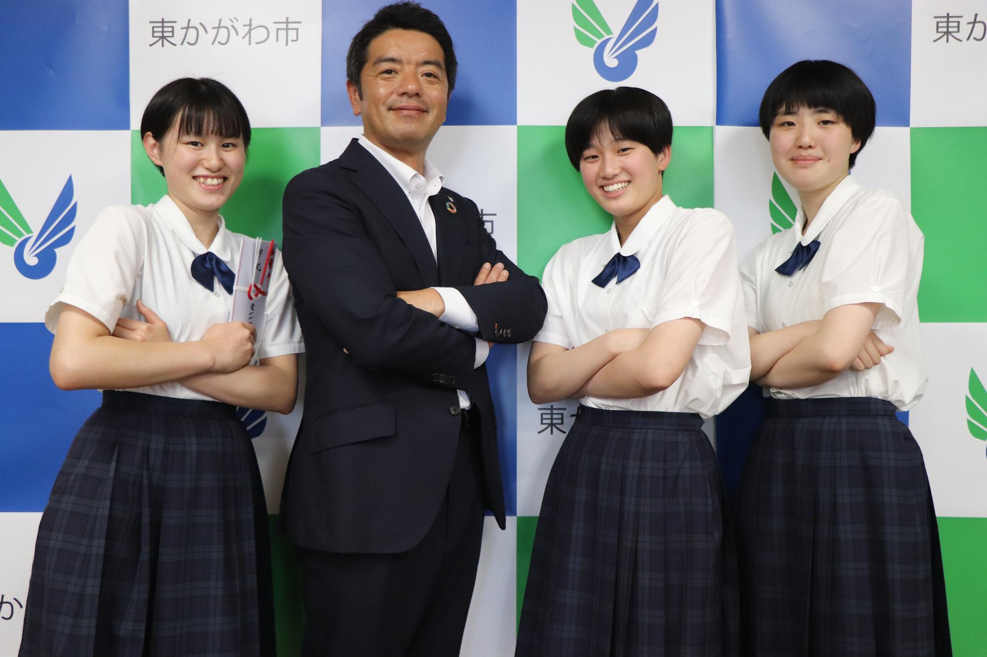 R070609高松商業高等学校バレー部表敬訪問01