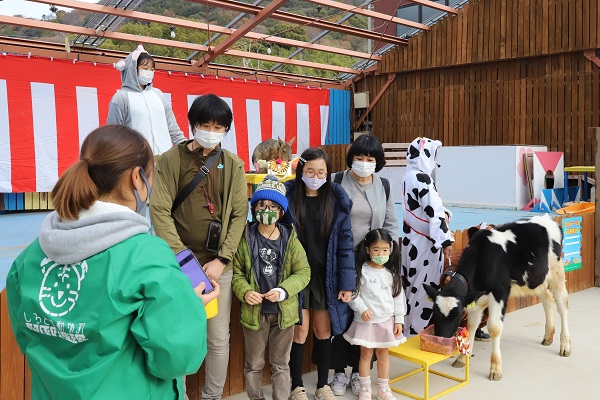 来場者との撮影会の様子の写真