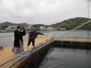 半沢龍之介さんが釣りをしている写真