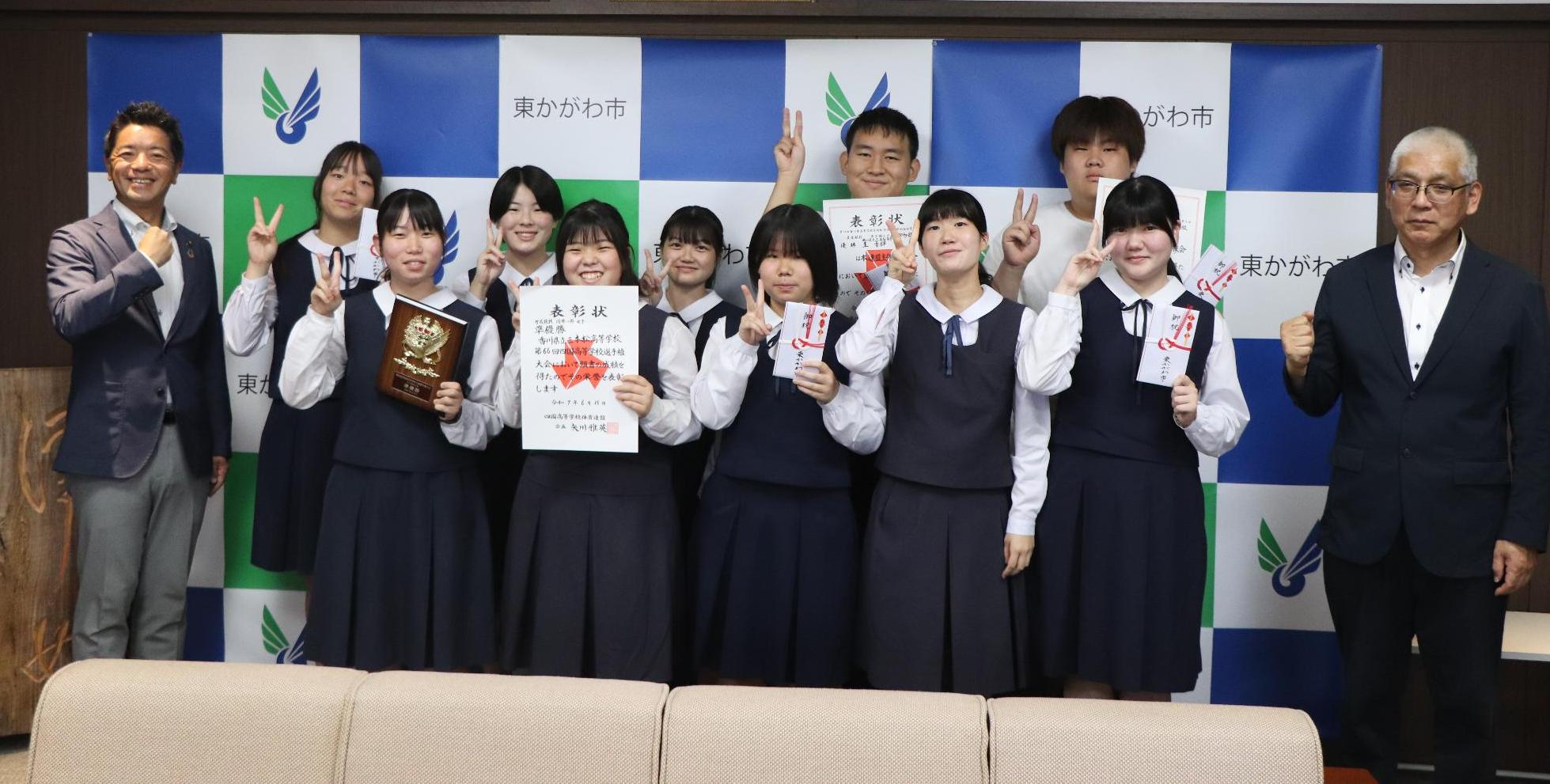 R07三本松高等学校全国高等学校総合体育大会及び全国高等学校総合文化祭 出場者表敬訪問02
